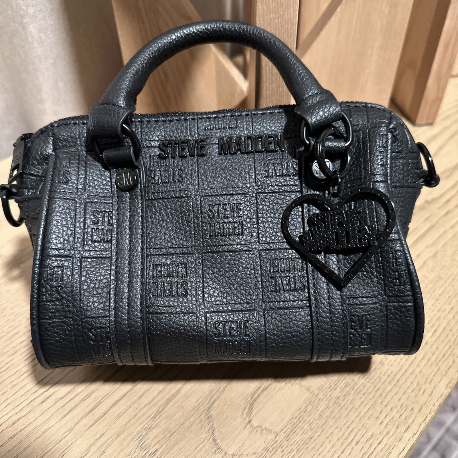 Steve Madden Women's 2 Piece Set Crossbody Bag and Earbud Case Adjustable Strap