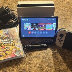 Nintendo switch oled (with 8 games and 4 accounts)