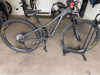 Pivot Cycles Mach 4 SL (x-small 4'10" - 5"2)