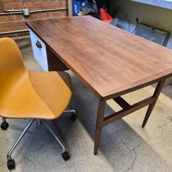 Risom Storage Desk & About A Chair 51