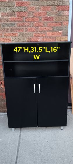 Black cabinet with ajustable shelf