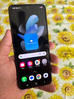 Galaxy Z Flip4 128gb black color unlocked for all carrier