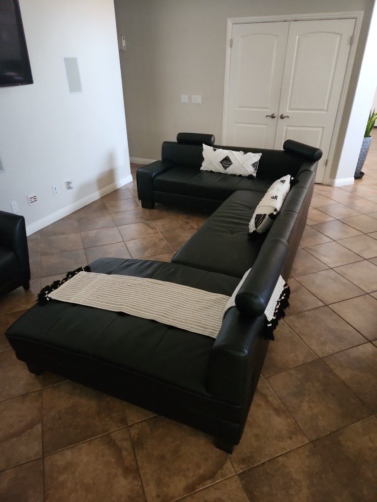 Black Sectional Leathwr Couch