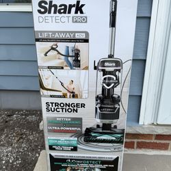 Shark DetectPro Lift-Away ADV Upright Vacuum, Pet Friendly, Dirt Detect, Edge Detect, Floor Detect, Direction Detect, DuoClean PowerFins, LA800 Royal 