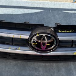  TOYOTA HIGHLANDER   GRILLE  OEM (2017- 2019)