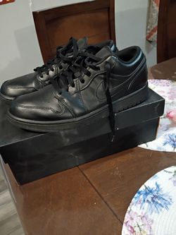 Nike Jordan 1 black size 10