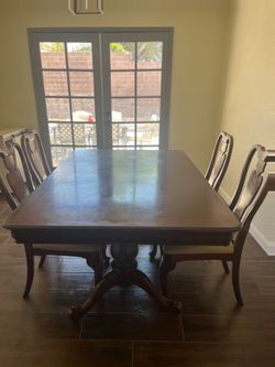 Solid wood dinning table with 4 chairs ❤️ Boulder city