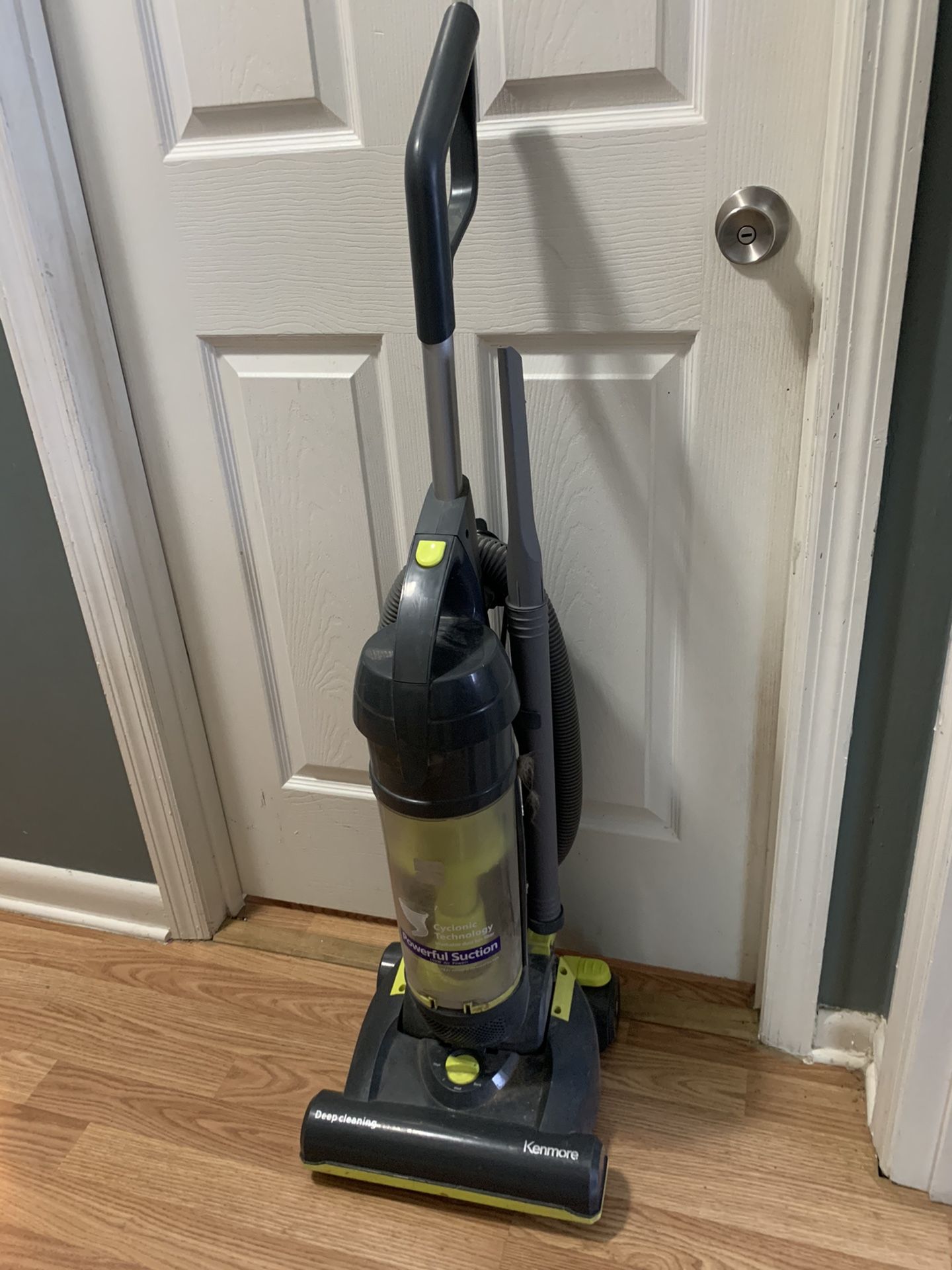 Kenmore Upright Bagless Vacuum