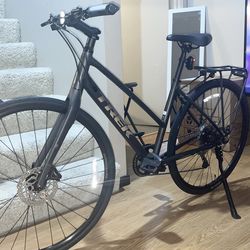 Trek fx 3 gen 3 stagger Shimano deore/hydraulic disc 2024 size medium fx carbon fork ready to ride mint condition asking 600$ pretty firm