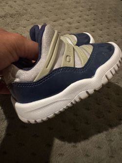 Jordan’s navy blue size 4c $10