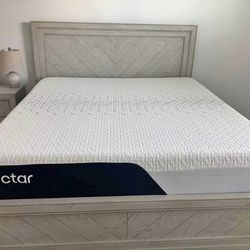 Nectar Classic Queen Mattress-LIKE NEW