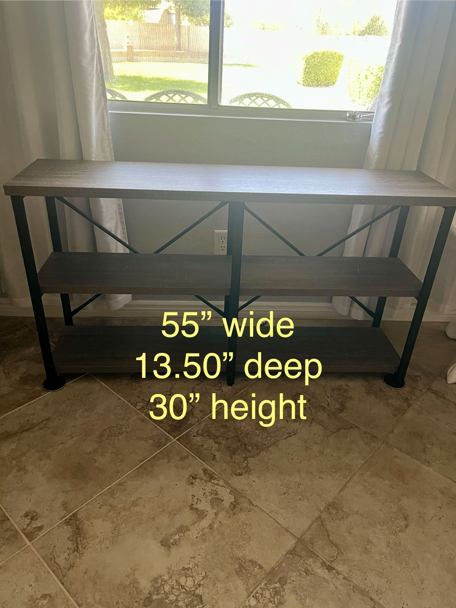 Entryway Or Sofa Table In Like New Condition 🎄