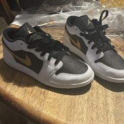 Air Jordan 1 low gold swoosh