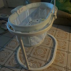 New Born Bassinet It Rocks And Plays Music