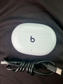 **Apple Beats Studio Buds**