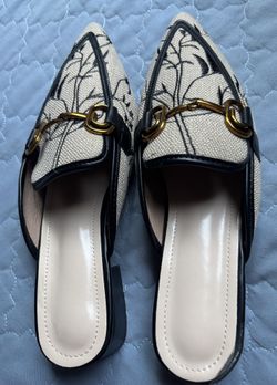 Women’s Mules Tan & Black Size 8 New