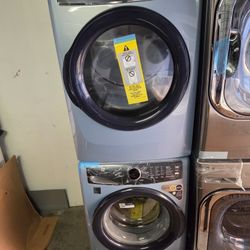 Electrolux Front Load Washer And Gas Dryer 