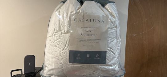 Casaluna all seasons weight Down Comforter  full/ Queer