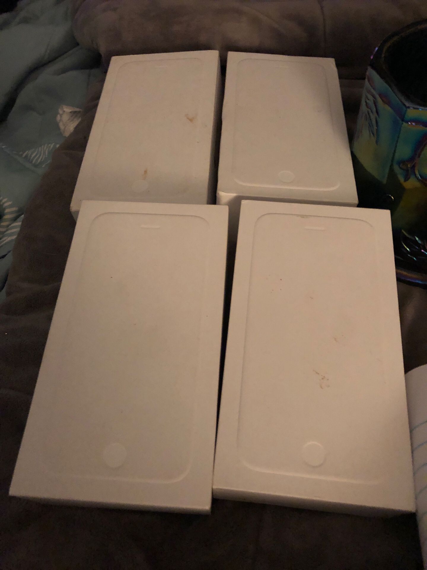 4 iPhone boxes only sell