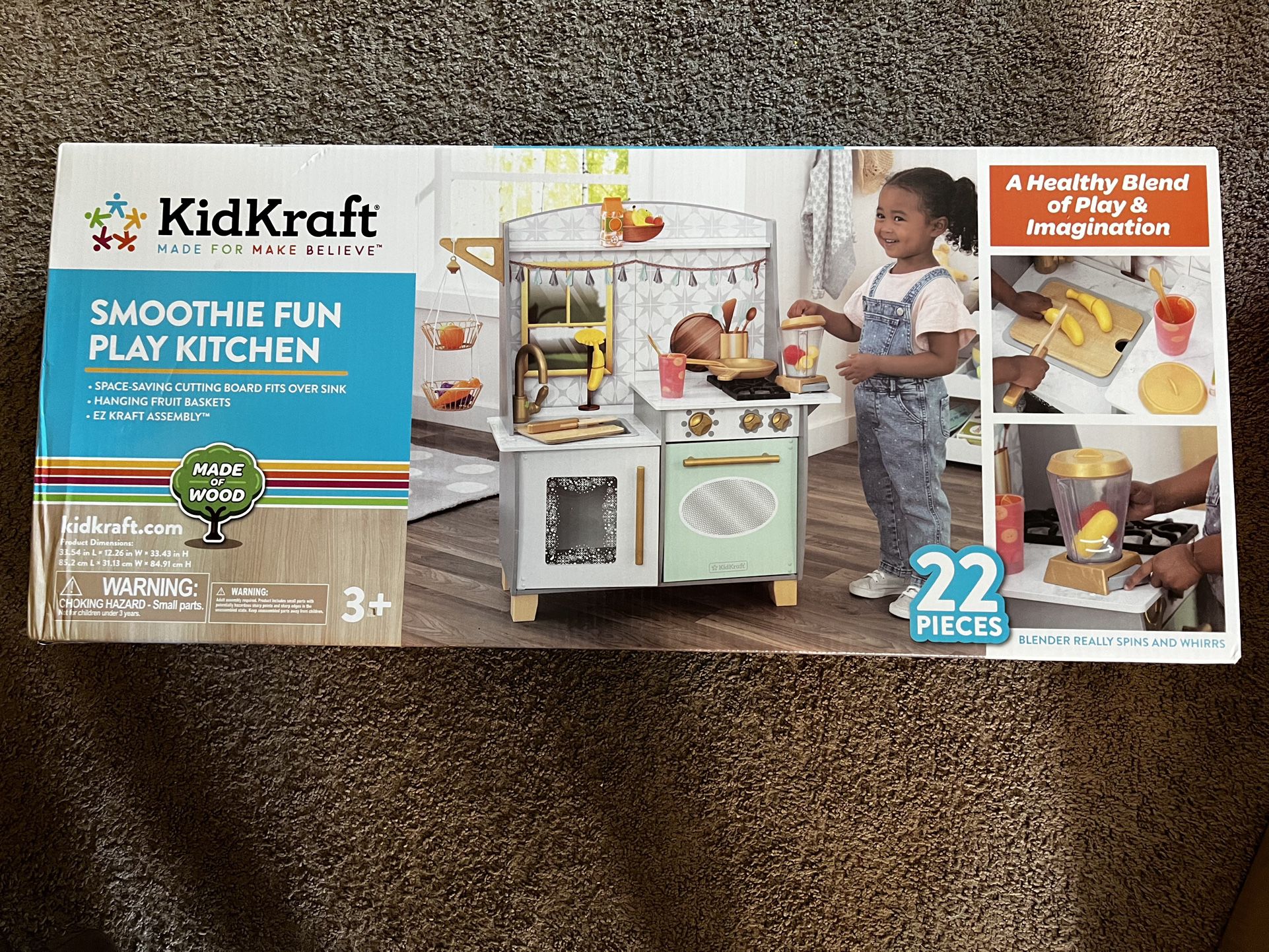 Kidkraft Smoothie Fun Wooden Play Kitchen with 22 Accessories
