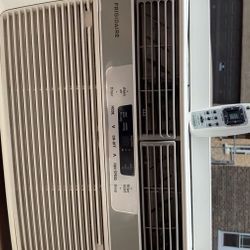 Ac Unit Like New  LG And Frigidaire 