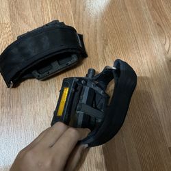  Pedals With Straps