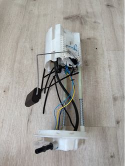 2014 Dodge Ram 1500 3.6L Fuel Pump Assembly 09 10 11 12 14 OEM (contact info removed)3AD