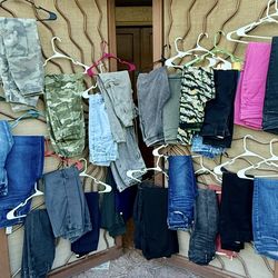 Teen girls and woman’s jeans sizes 10 to 16 on teen girls and sizes 1 to 5 on woman’s also have tons of tops shorts dresses etc prices vary