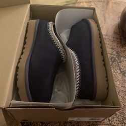 Women’s Talsman 2 UGGS Brand New In Dark Blue Size 9