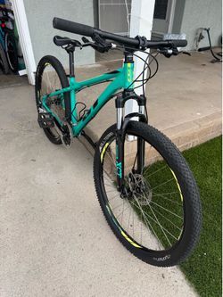 GT Laguna Pro 27.5 Mountain Bike – Excellent Condition