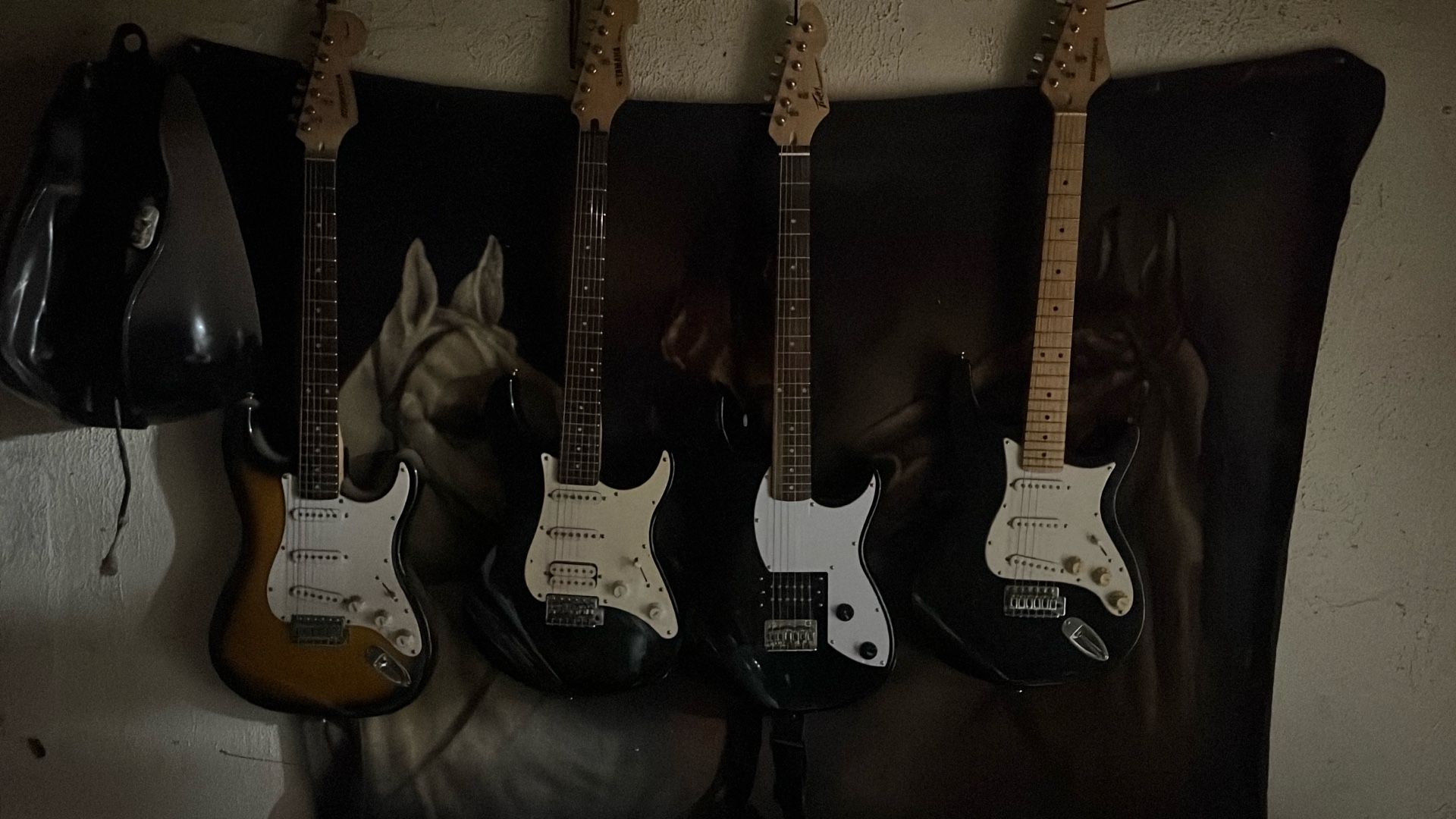 Cleaning Out Jam Room Have Beringer Fo Sale Star Caster Peavey Yamaha 90$ Obo