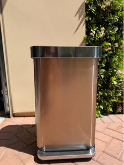 Simplehuman trash can