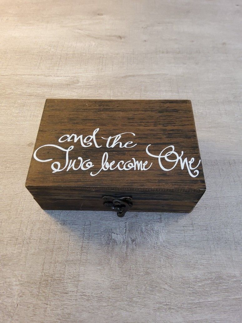 Wedding Box To Hold Your Rings . Size . 6"× 4"× 2"