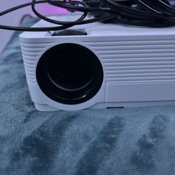 Projector RARELY USED. Newer