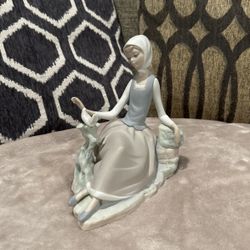 Lladro Shepherdess with Dove Porcelain Figurine 