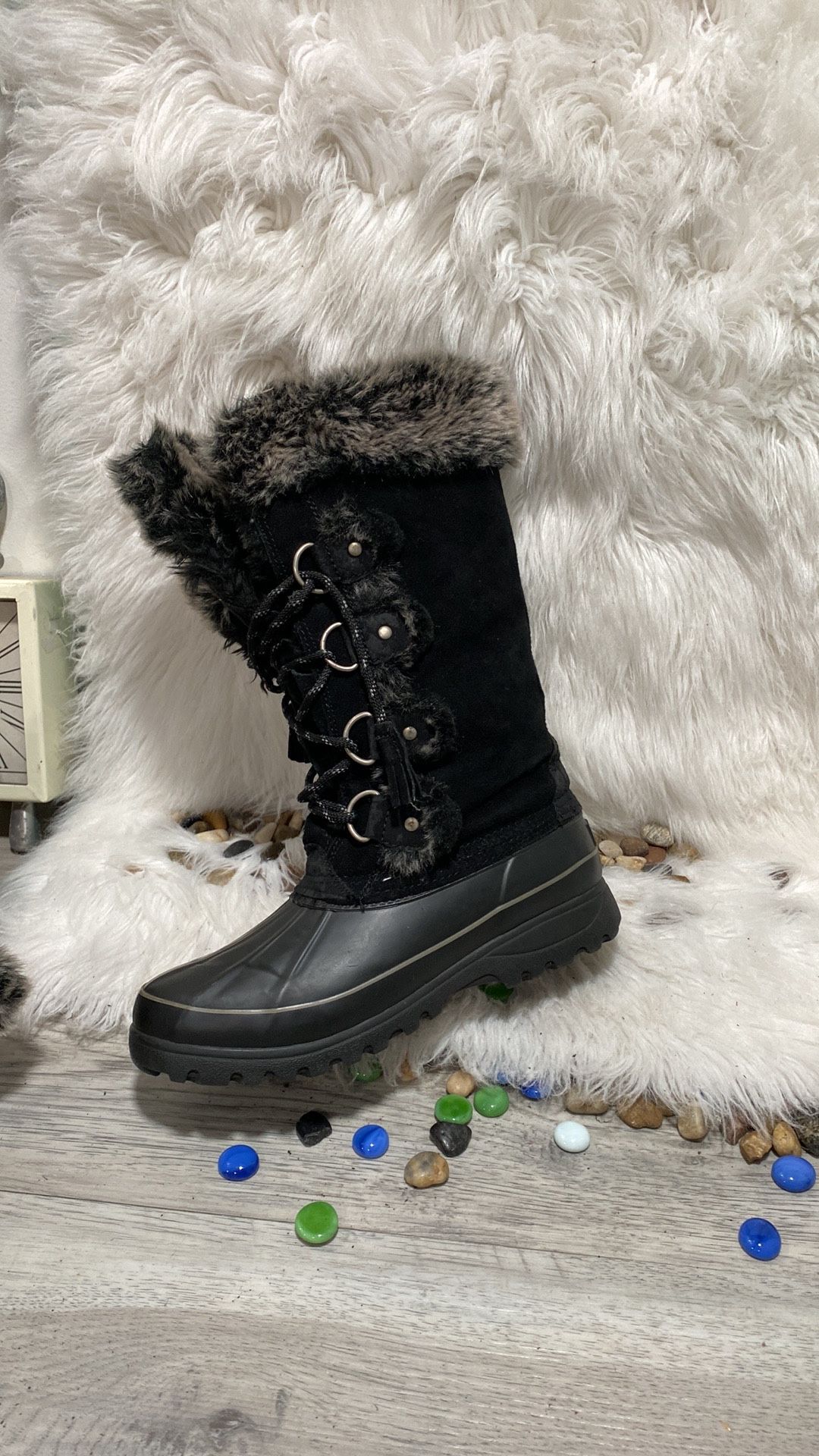 Khombu Arctic size 8 faux fur black winter boots