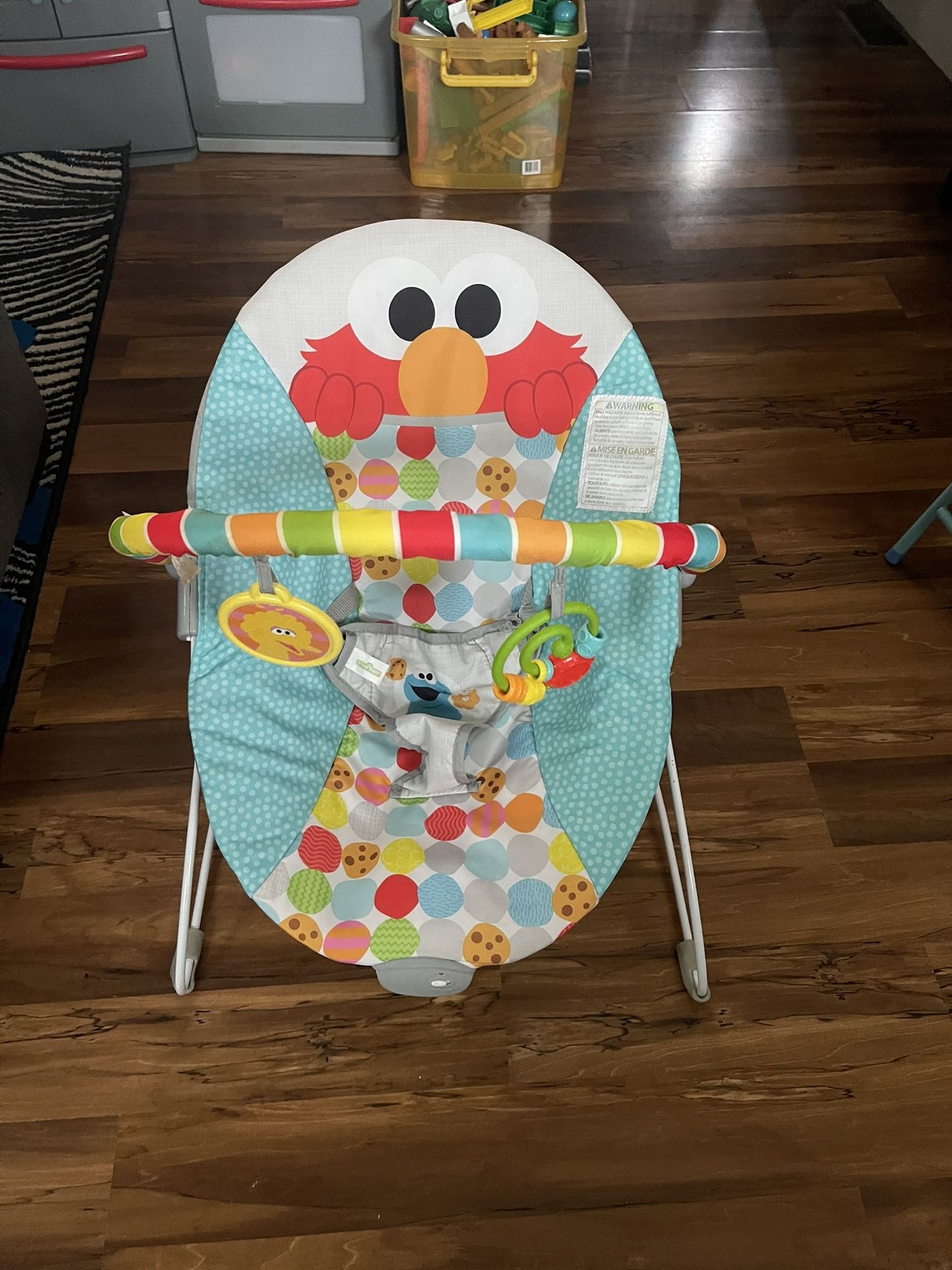 Sesame Street Baby Bouncer Soothing Vibrations Infant Seat (Spot Elmo! with Cookie Monster and Big Bird). Cash only. Pick up area Everett/Pinehurst.