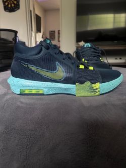 LeBron Witness 8 SZ 13