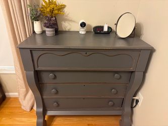 Dresser - MUST GO NOW