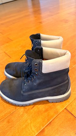 Timberland 6” Premium Navy Blue Tan size 9 1/2 and 10 men
