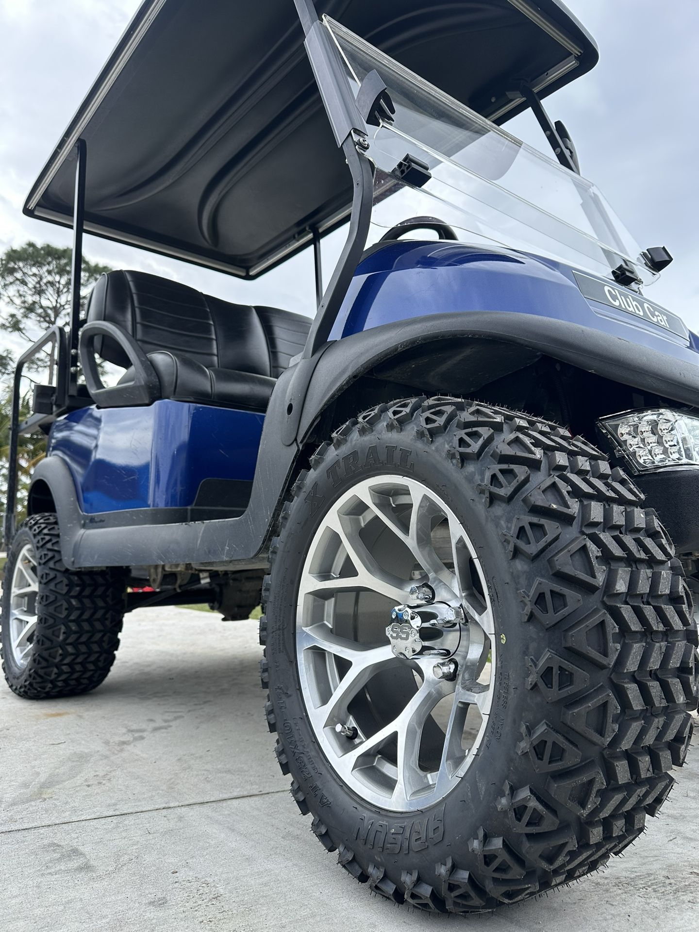 Club Car precedents Lithium Golf Cart. 
