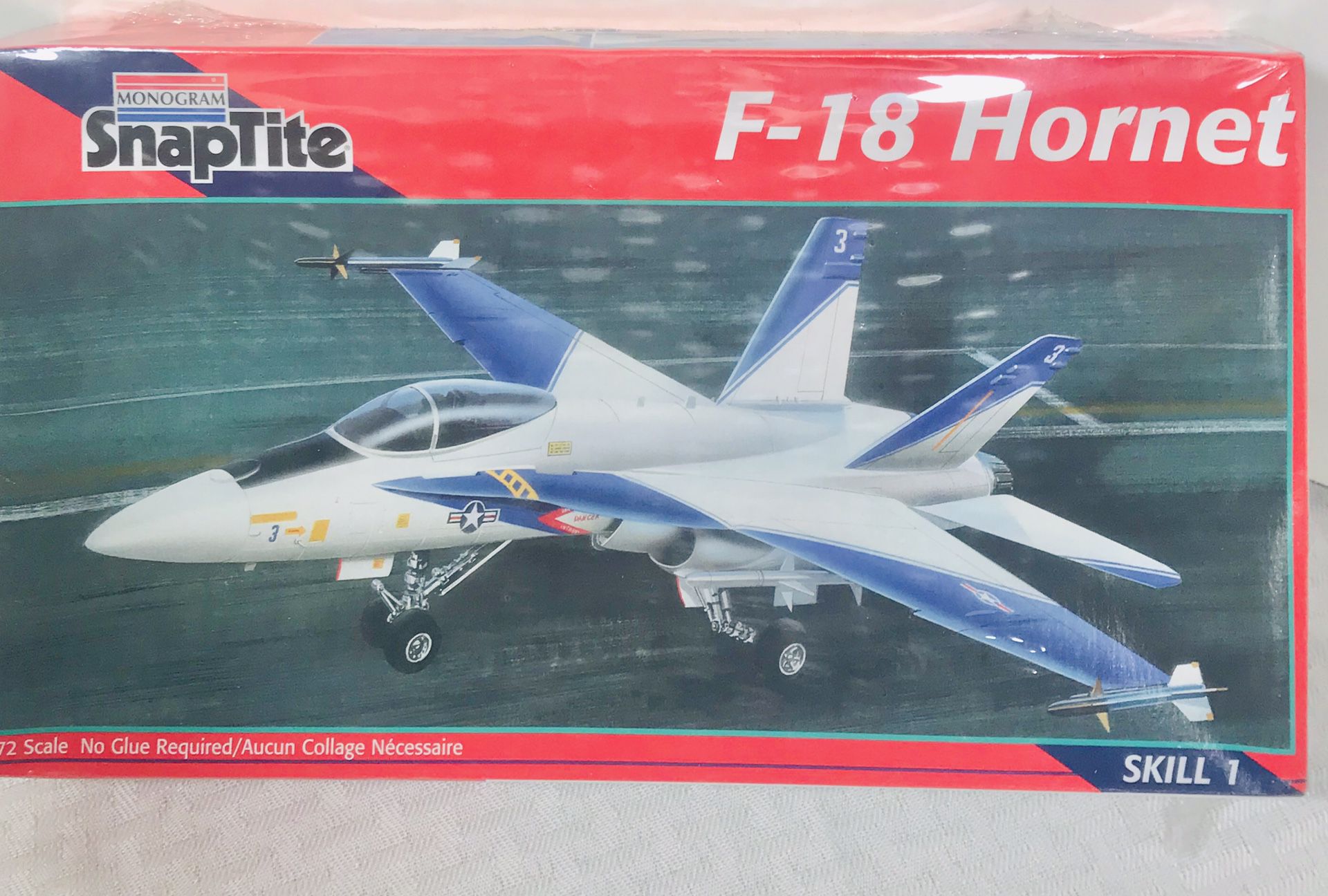 Vintage 1995 Monogram SnapTite F-18 Hornet 1:72 model scale