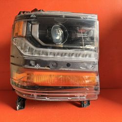 2016 - 2019 Chevrolet Silverado 1500 Right Passenger HID Headlight OEM (contact info removed)5