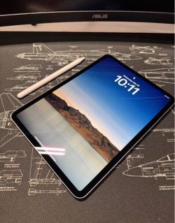 Apple iPad Pro 11-inch (4th Generation) with the M2 chip