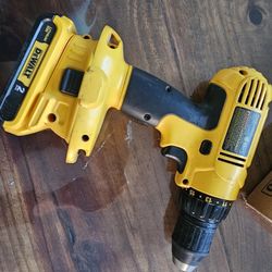 DEWALT Cordless Drill DC970 20V BATTERY