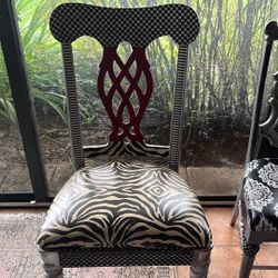 VINTAGE DECORATIVE CHAIR