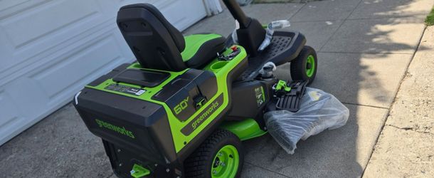 Greenworks 60V Electric Riding Lawn Mower
