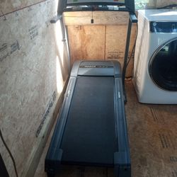 Image: 15.55 S Treadmill With Air Soft Coushioning.