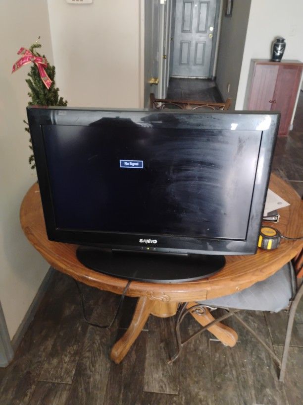 26 Inch Sanyo Flat Screen TV 25$