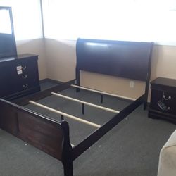 4 Piece Queen Bedroom Set Queen Bed Frame Dresser Mirror And Nightstand